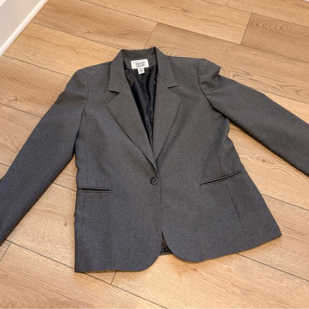Vintage Gray Women’s Blazer with Shoulder Pads. - Picture 2 of 5